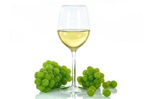 Halıdaki Şarap Lekesini Beyaz Şarapla Çıkarma